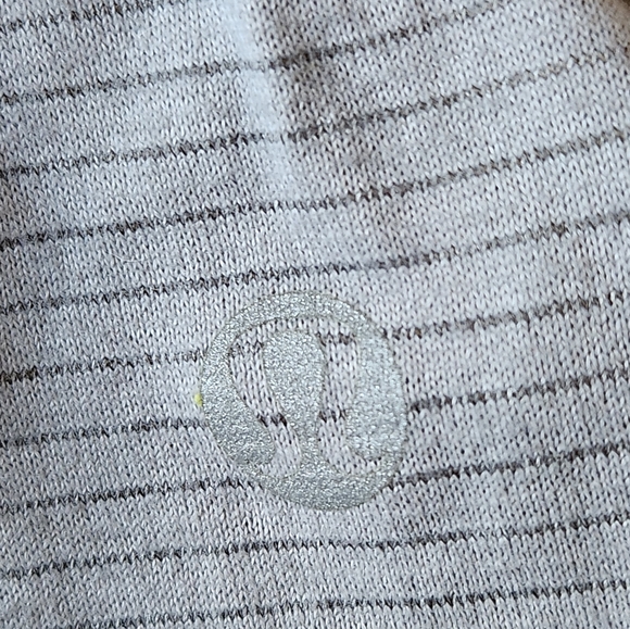 Lululemon Track Tee sz 8 - Picture 4 of 4